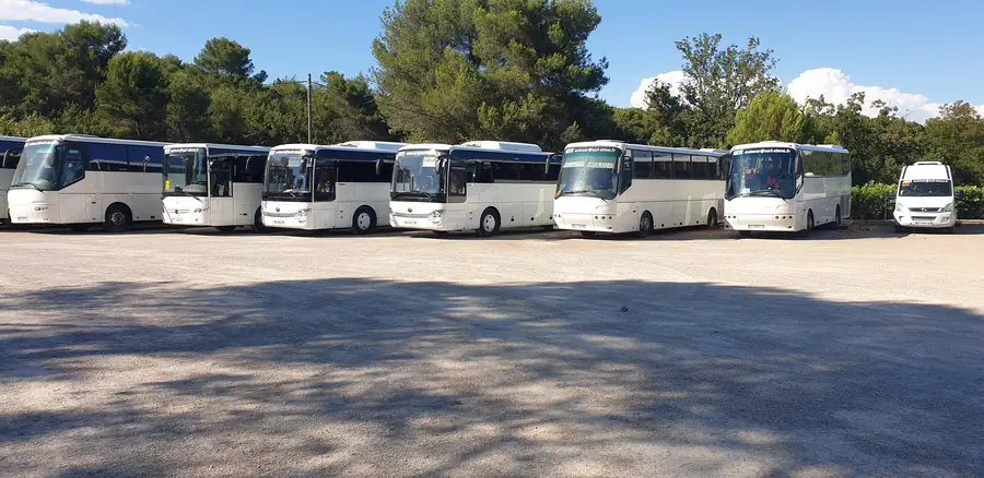 Le parc d'autocars SARL Steve